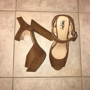 SOLD on Mercari BRAND NEW velvet pumps